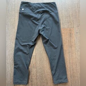 Zella Capri Live-in Leggings, M